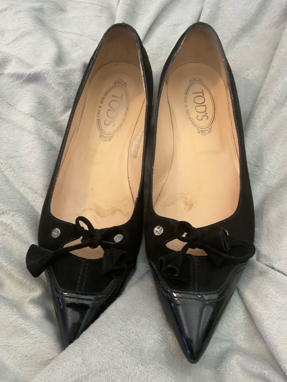 TOD'S Black Pointed-Toe Bow Flats with Patent Tip